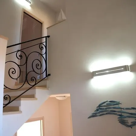 Maris Holidays - Close To The Sea, 5 Mins Walk Villa *