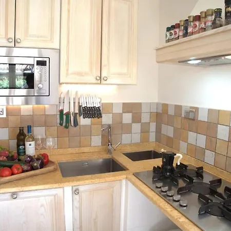 Maris Holidays - Close To The Sea, 5 Mins Walk Villa