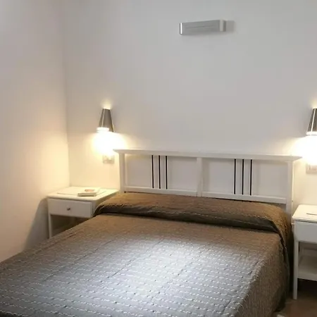 Maris Holidays - Close To The Sea, 5 Mins Walk Villa