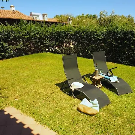 Maris Holidays - Close To The Sea, 5 Mins Walk Villa