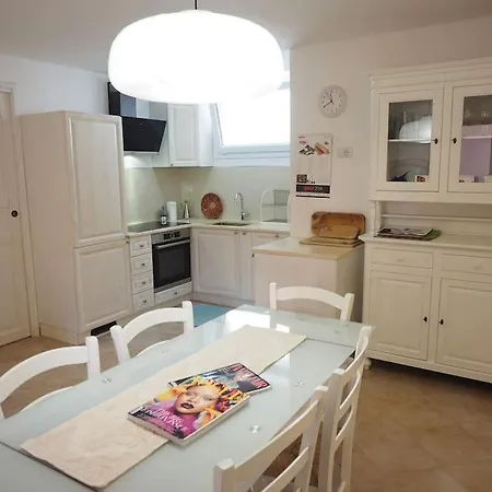 Maris Holidays - Close To The Sea, 5 Mins Walk * Tertenìa