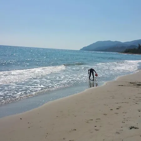 Villa Maris Holidays - Close To The Sea, 5 Mins Walk *