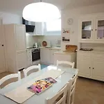 Maris Holidays - Close To The Sea, 5 Mins Walk * Тертения