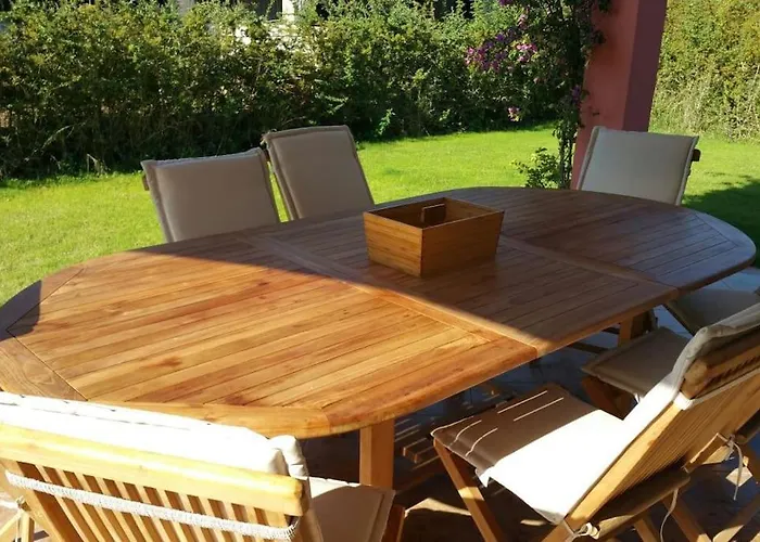 Villa Maris Holidays - Close To The Sea, 5 Mins Walk