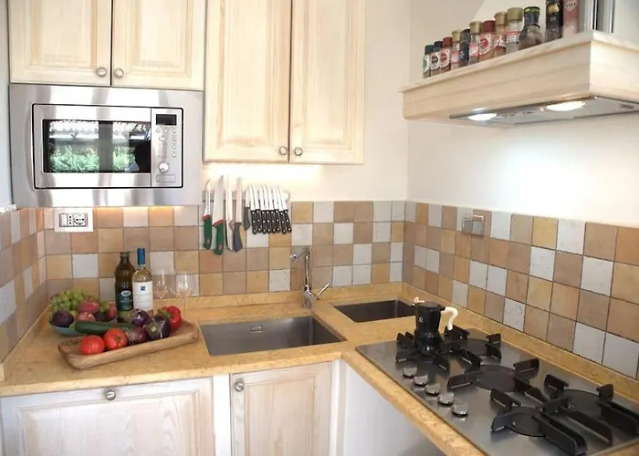 Maris Holidays - Close To The Sea, 5 Mins Walk Villa