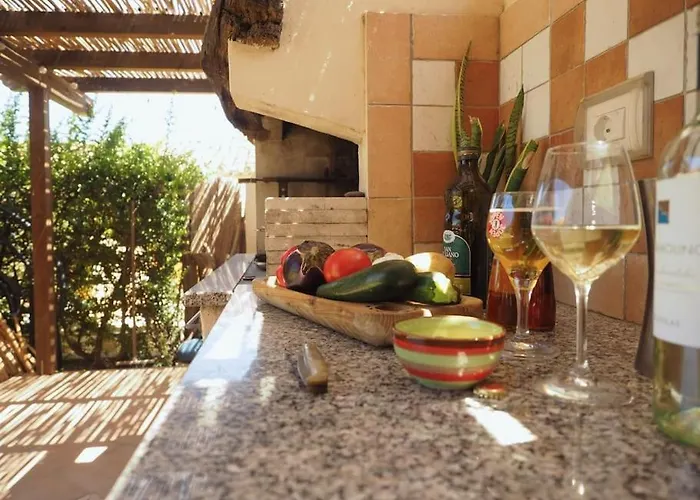Maris Holidays - Close To The Sea, 5 Mins Walk Villa *
