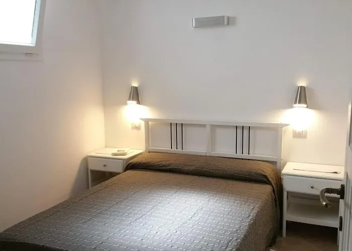 Maris Holidays - Close To The Sea, 5 Mins Walk Villa