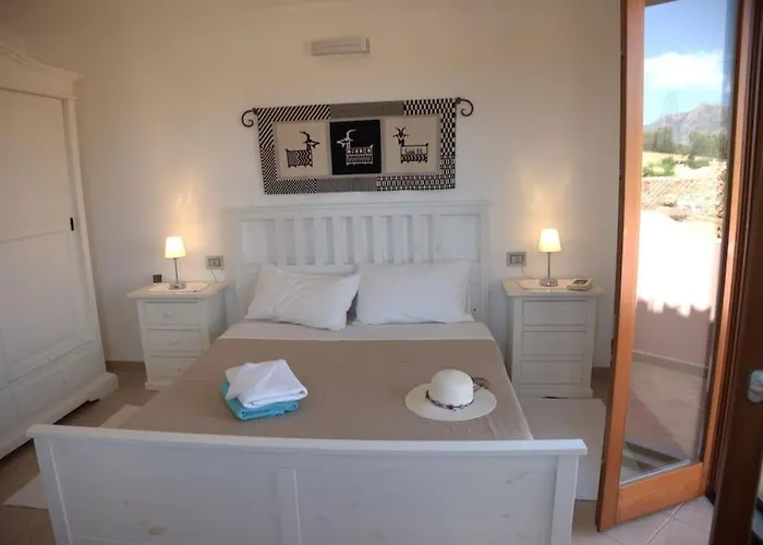 Villa Maris Holidays - Close To The Sea, 5 Mins Walk *