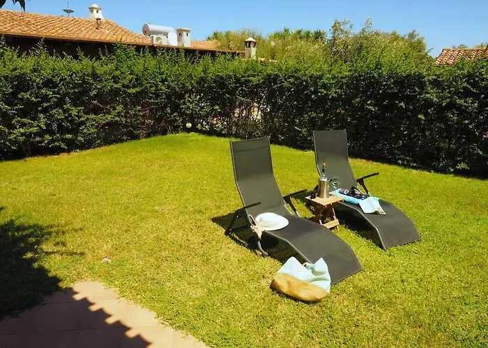Maris Holidays - Close To The Sea, 5 Mins Walk Villa