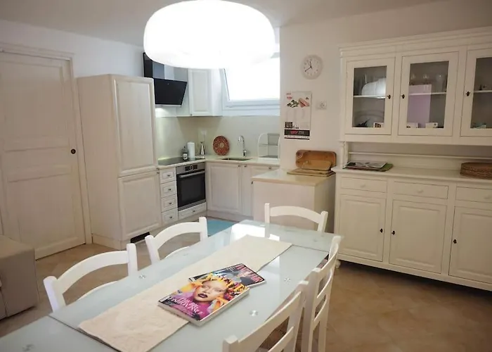 Maris Holidays - Close To The Sea, 5 Mins Walk * Tertenìa